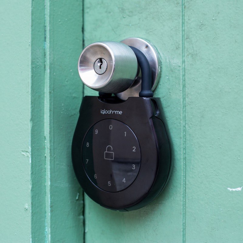 Keybox on doorknob slim shackle