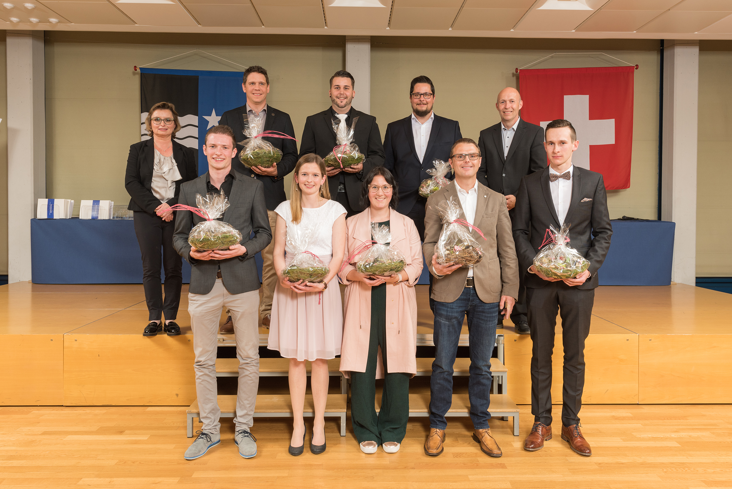 Studenten und Betriebsaufwendungen von rund 300 Frick/AG, konnte abgeschlossen wer den. solute transport across single plasma membranes Fr. 4 100 SA -72. UNIVERSITT ZRICH REDE DES - UZH Archiv