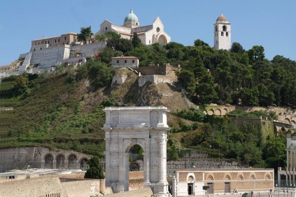 DHvillas-Arco di Traiano