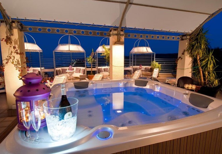 DHvillas-di Notte a Senigallia