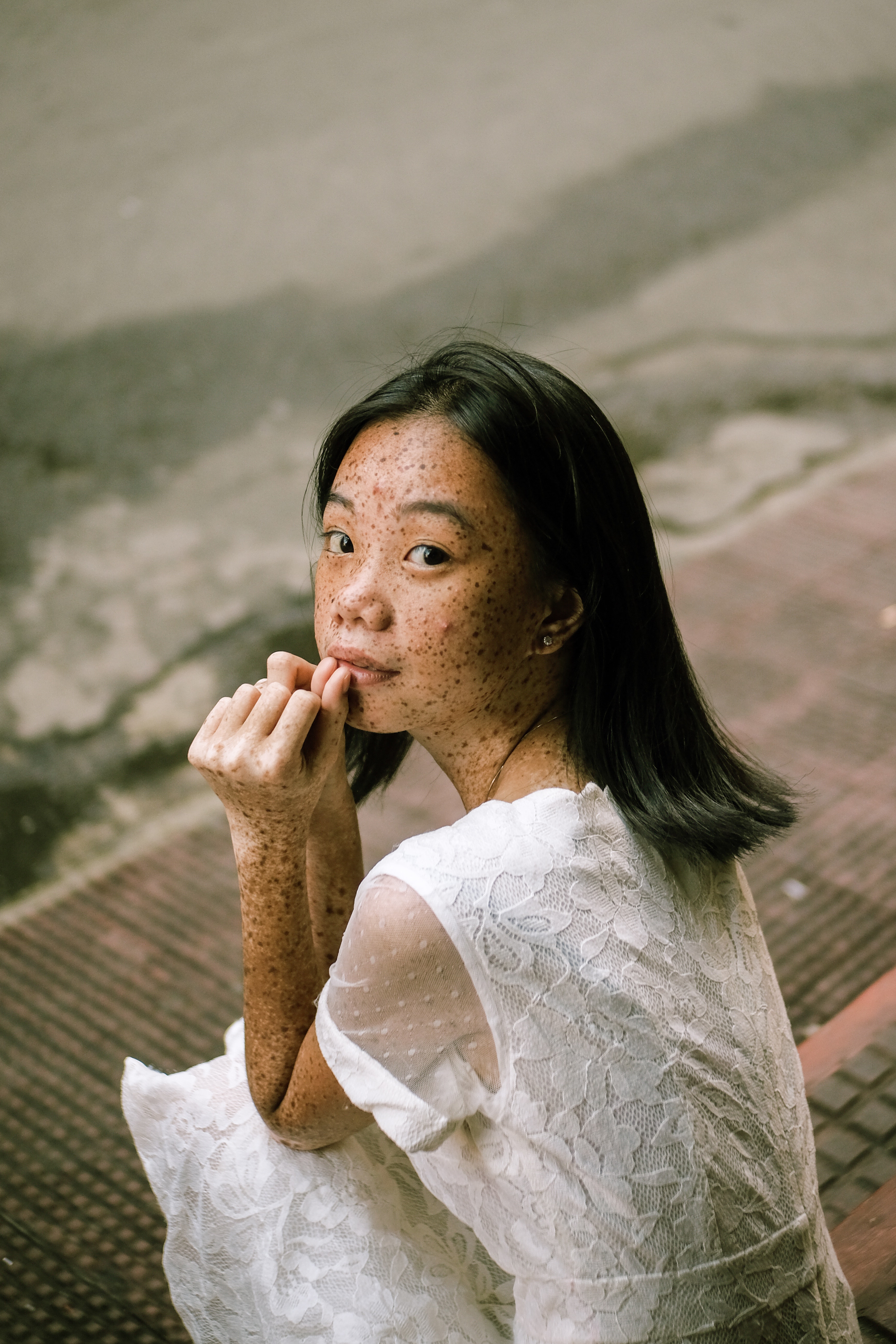 woman-sits-on-pavement-2709385