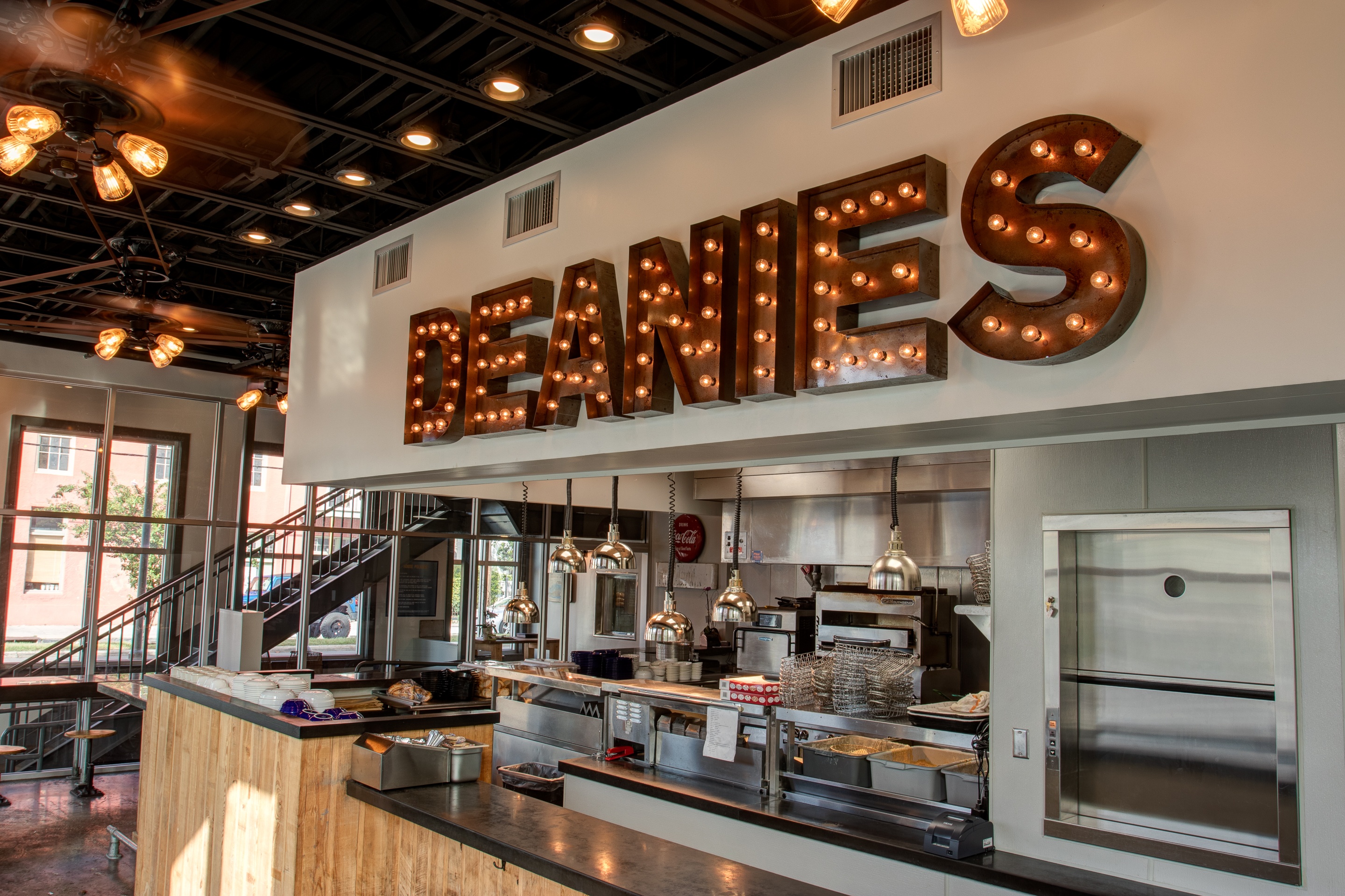 Deanie's Sea Food Kitchen Interior