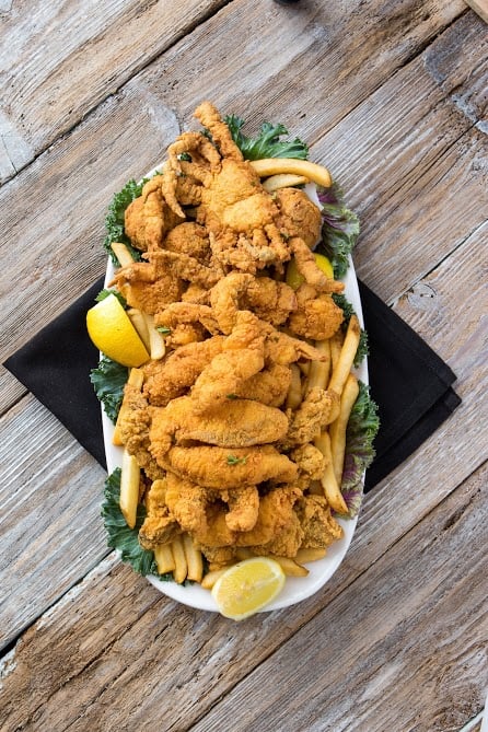 fried seafood platter deanies seafood best seafood in new orleans louisiana seafood.jpg