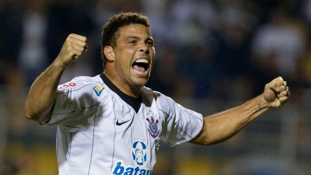 Cássio cava espaço na história do Corinthians e se aproxima de recorde de  Ronaldo - Lance!