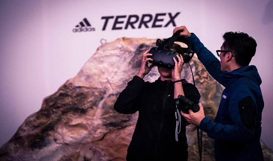 dividend salary Patronize Adidas takes fans to dizzying heights with VR climbing experience - Because