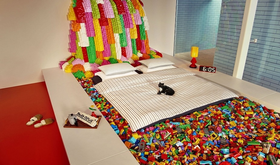 Air BnB LEGO House 2.jpg