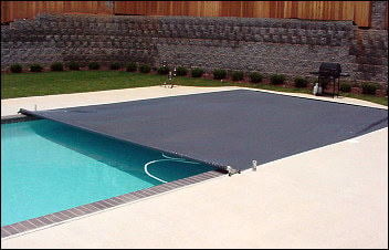automatic locking pool cover