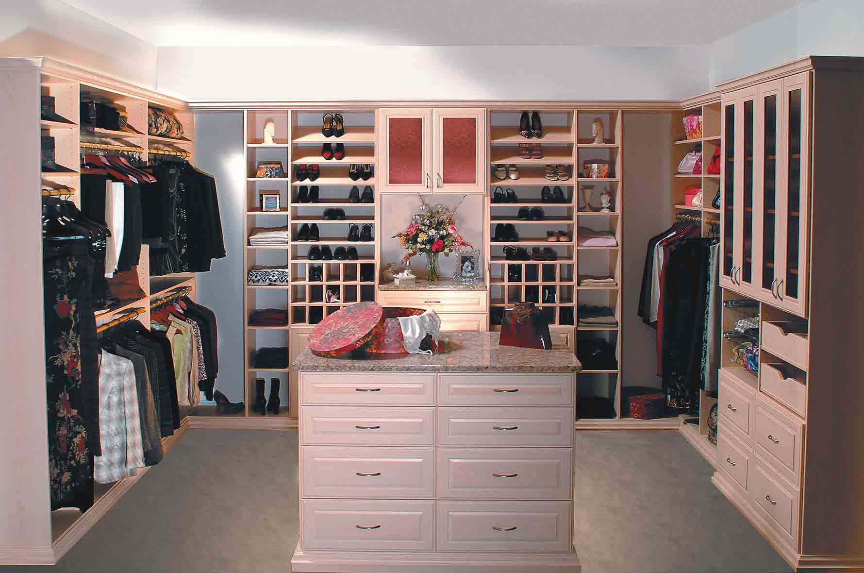 6 Features That Will Add A Little Luxury To Your Custom Closets