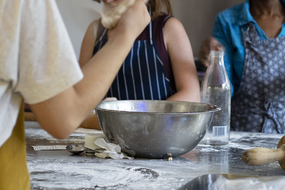 kitchen-baking-ywam-volunteer-in-missions