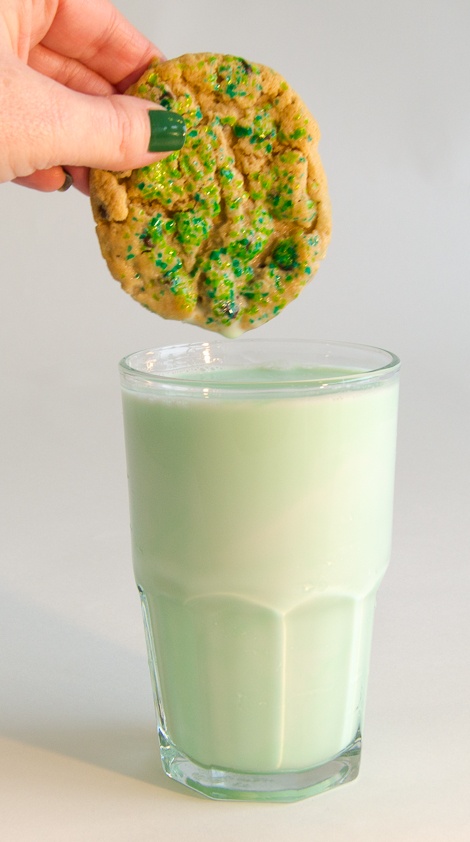 Edible Glitter Color Change Green Milk