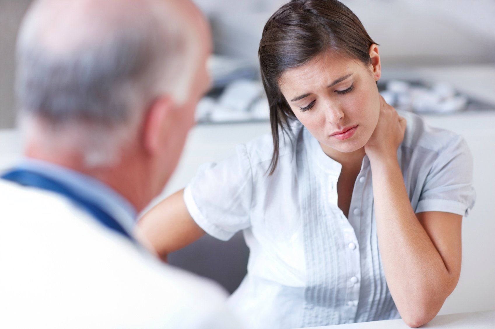 Woman with Severe Neck Pain  | Chiropractic Care Consultation