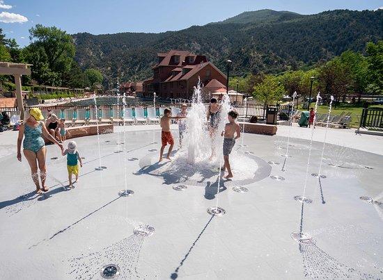 glenwood hot springs water fountain