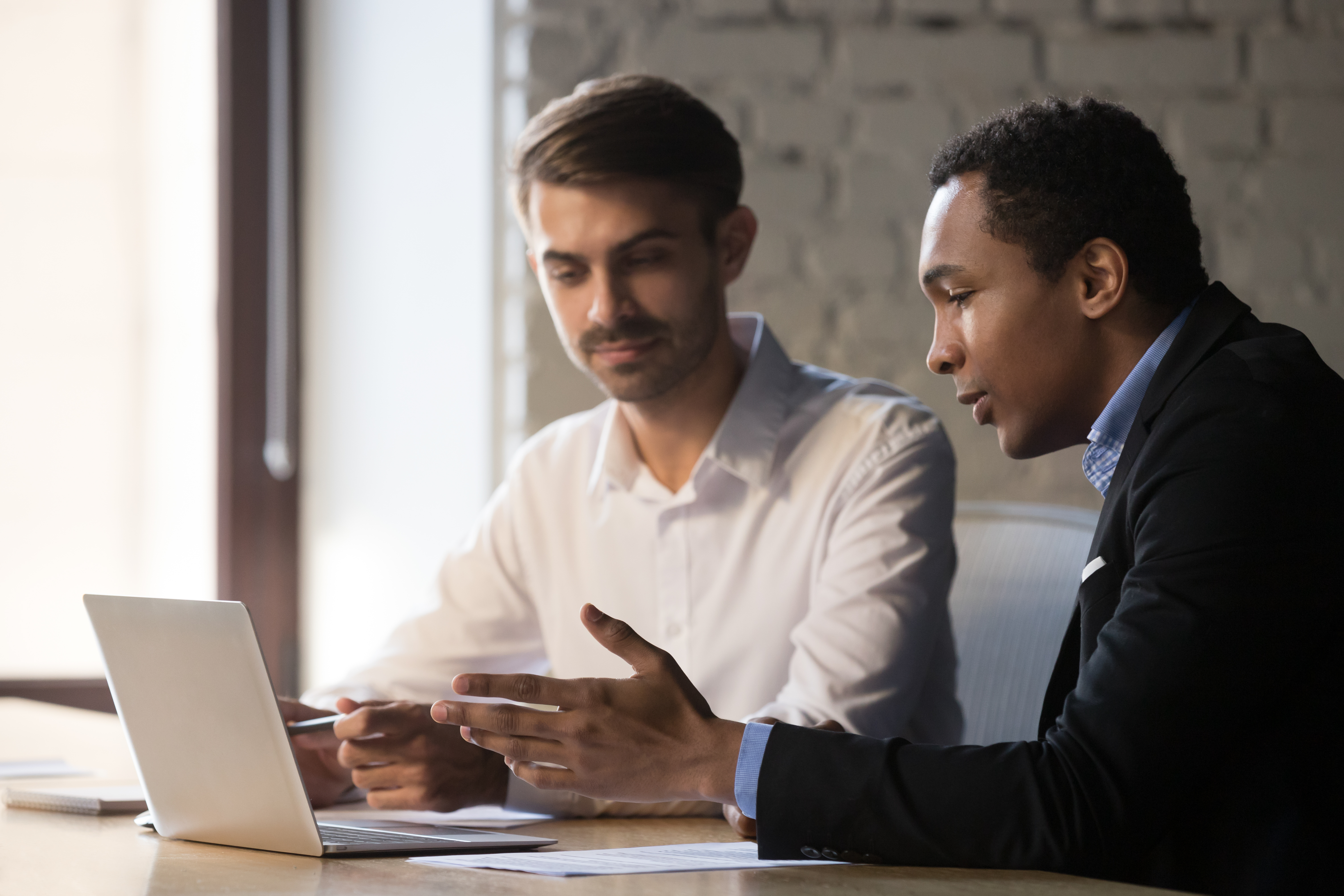 recruiter helps new employee