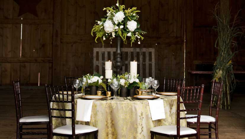 Rustic-wedding-dining