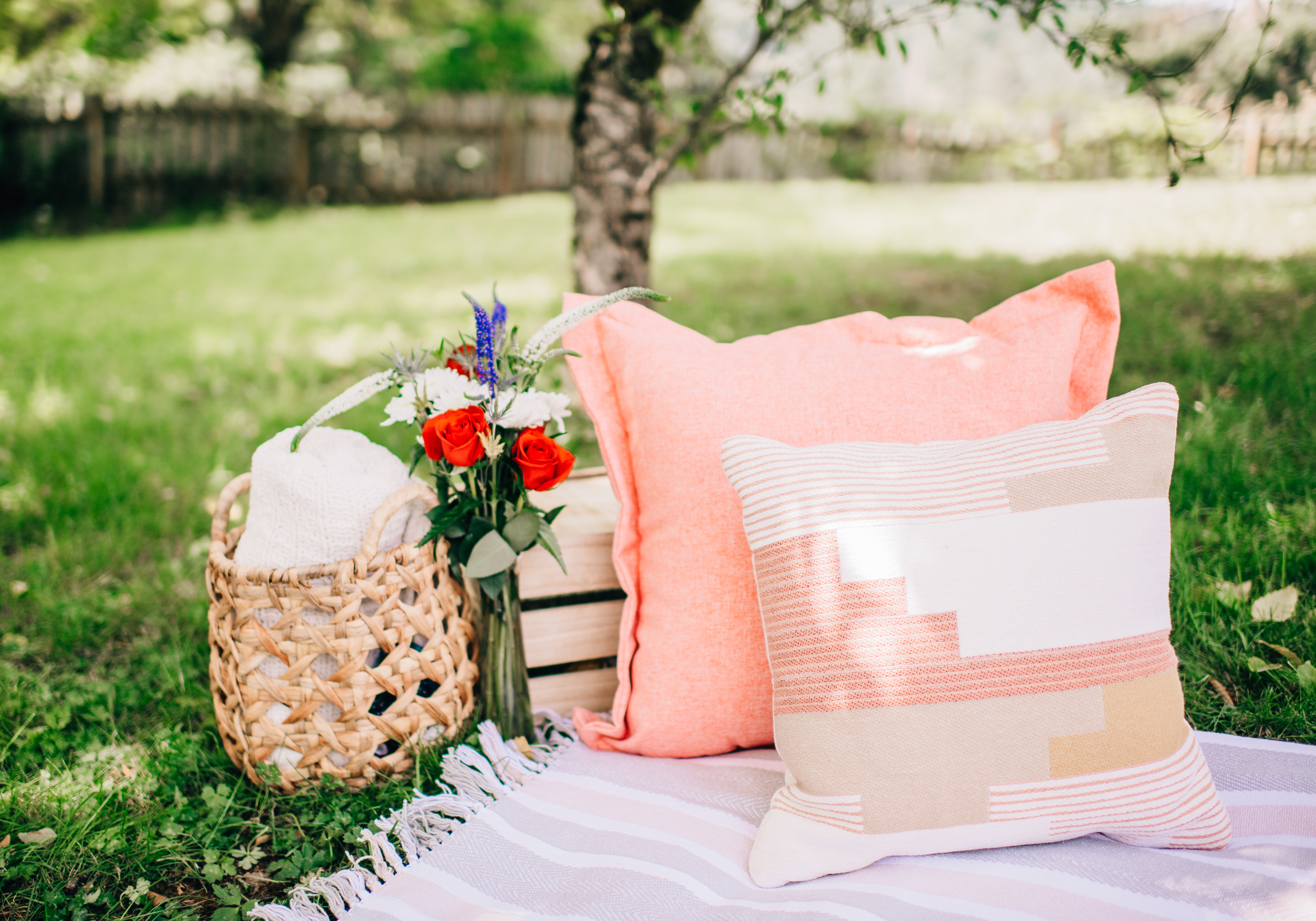 Creating the Perfect Picnic // Classic + Fancy Picnic Guides - Ann Le Do