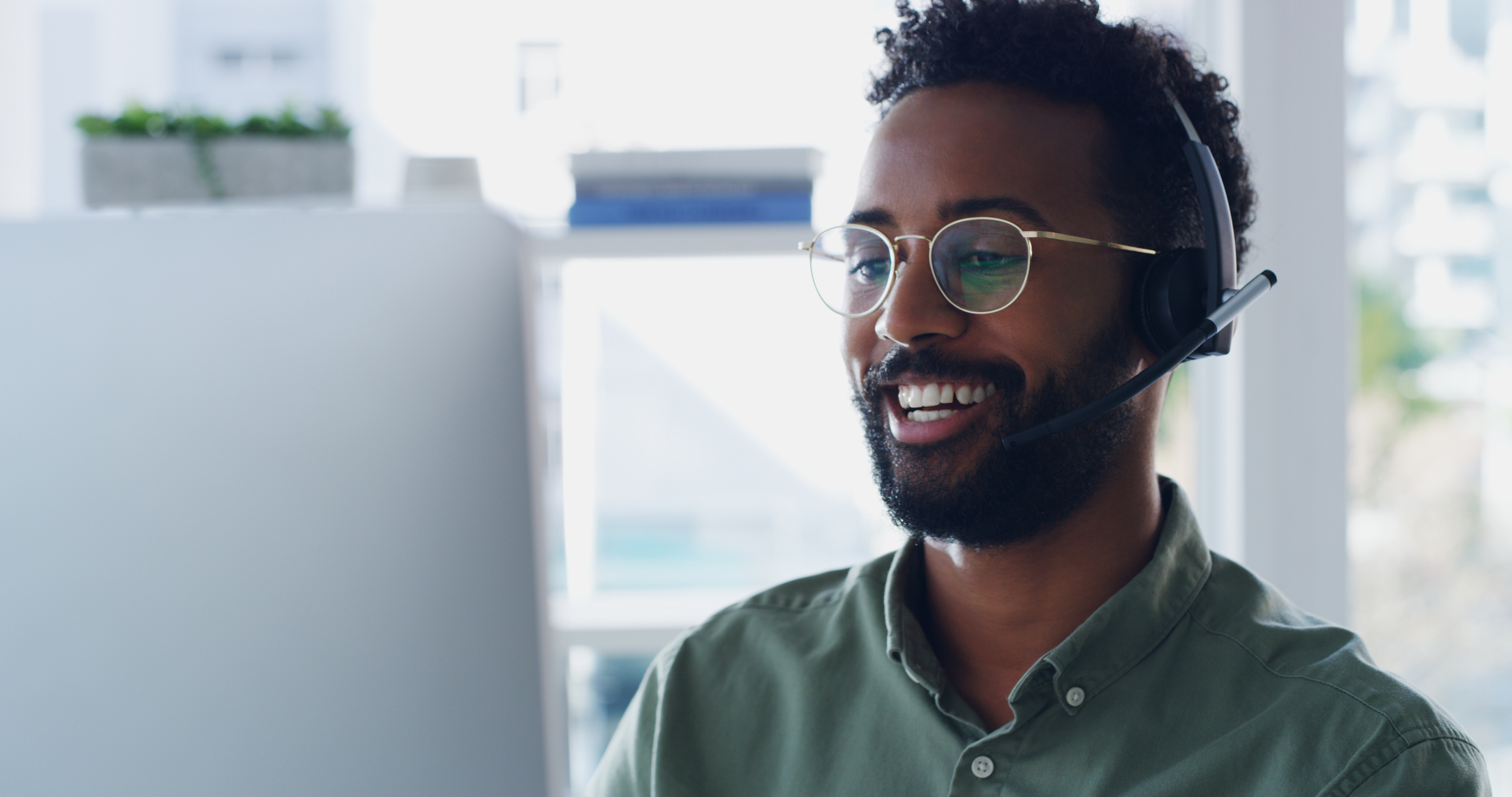 insurance-professional-communicating