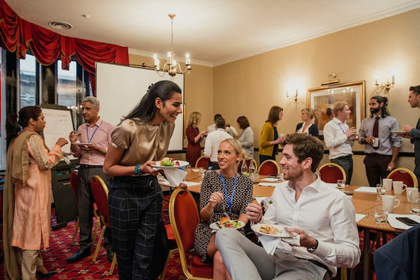 7 Networking Tips to Break the Ice at an Event