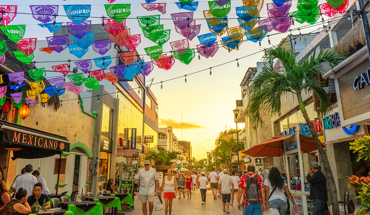 Enjoy Playa del Carmen's 5th Avenue with Your Family