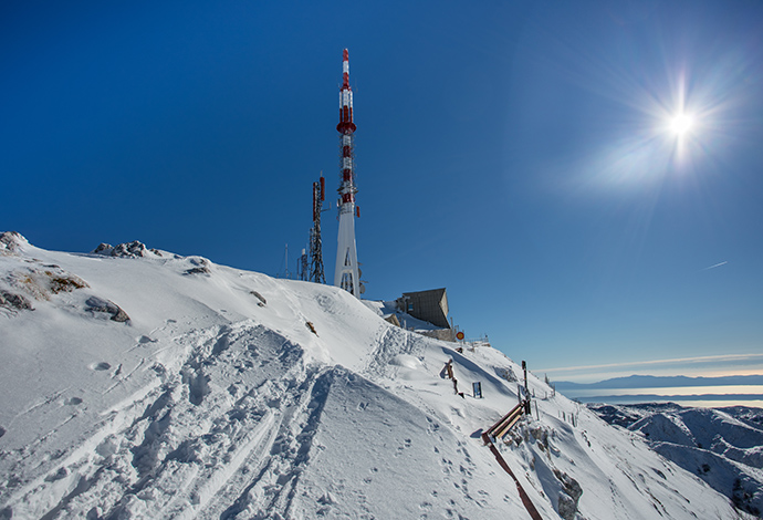 Broadband Wireless Terminal Poles