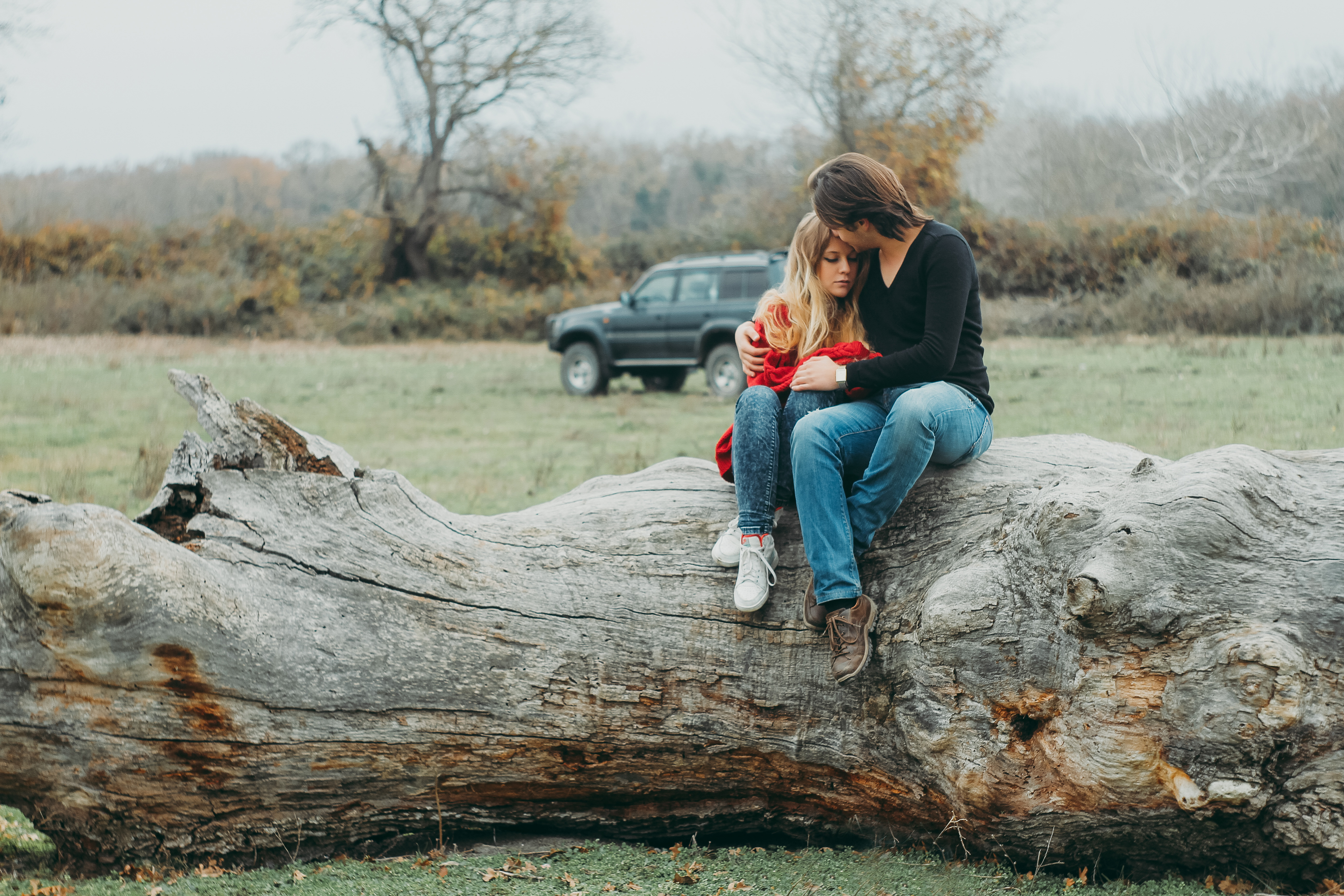 photo of a mother and daughter on a tree trunk - 7 ways to explain anxiety to a partner - genomind