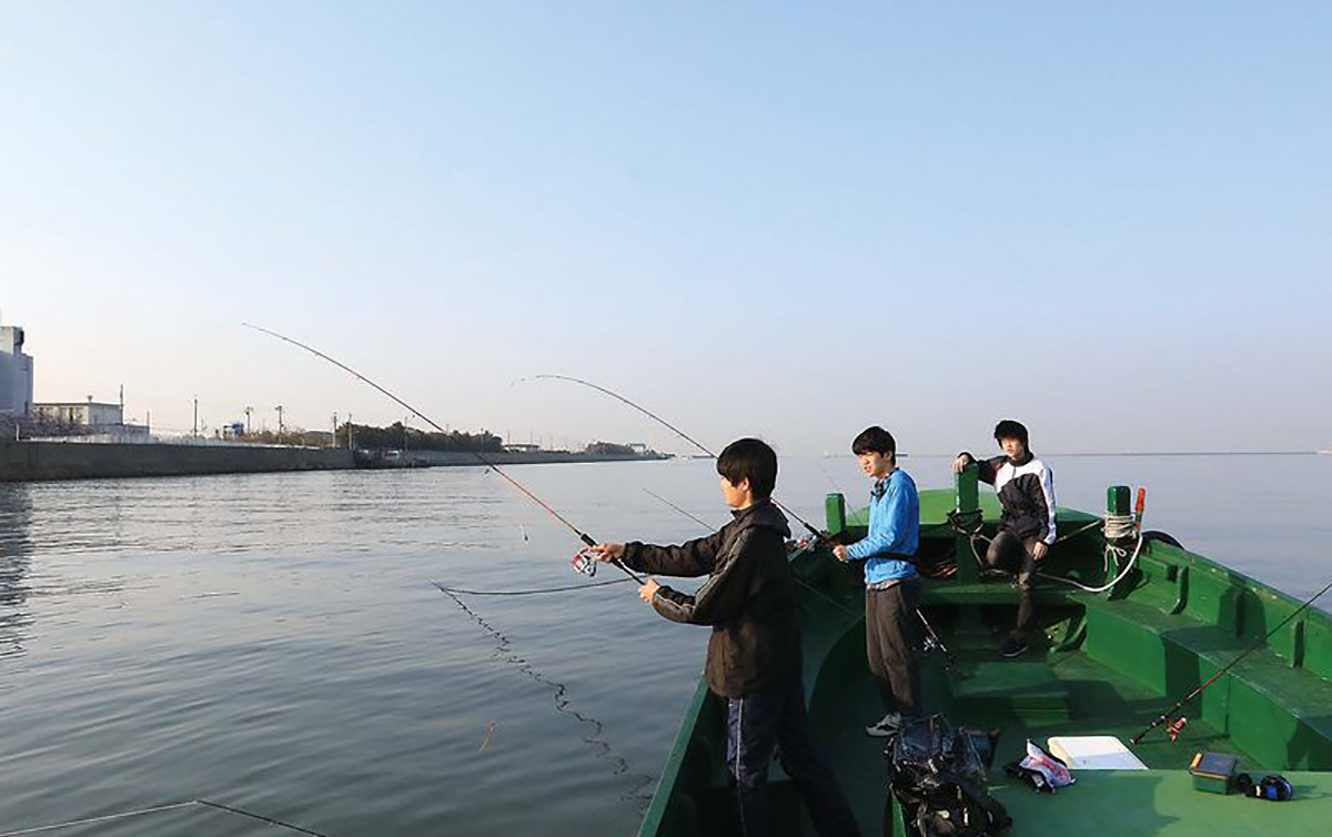 ゆったり浮かぶ カセ に乗ってのんびりキビレ釣り 兵庫県尼崎市 武庫川 全国おすすめ釣り場