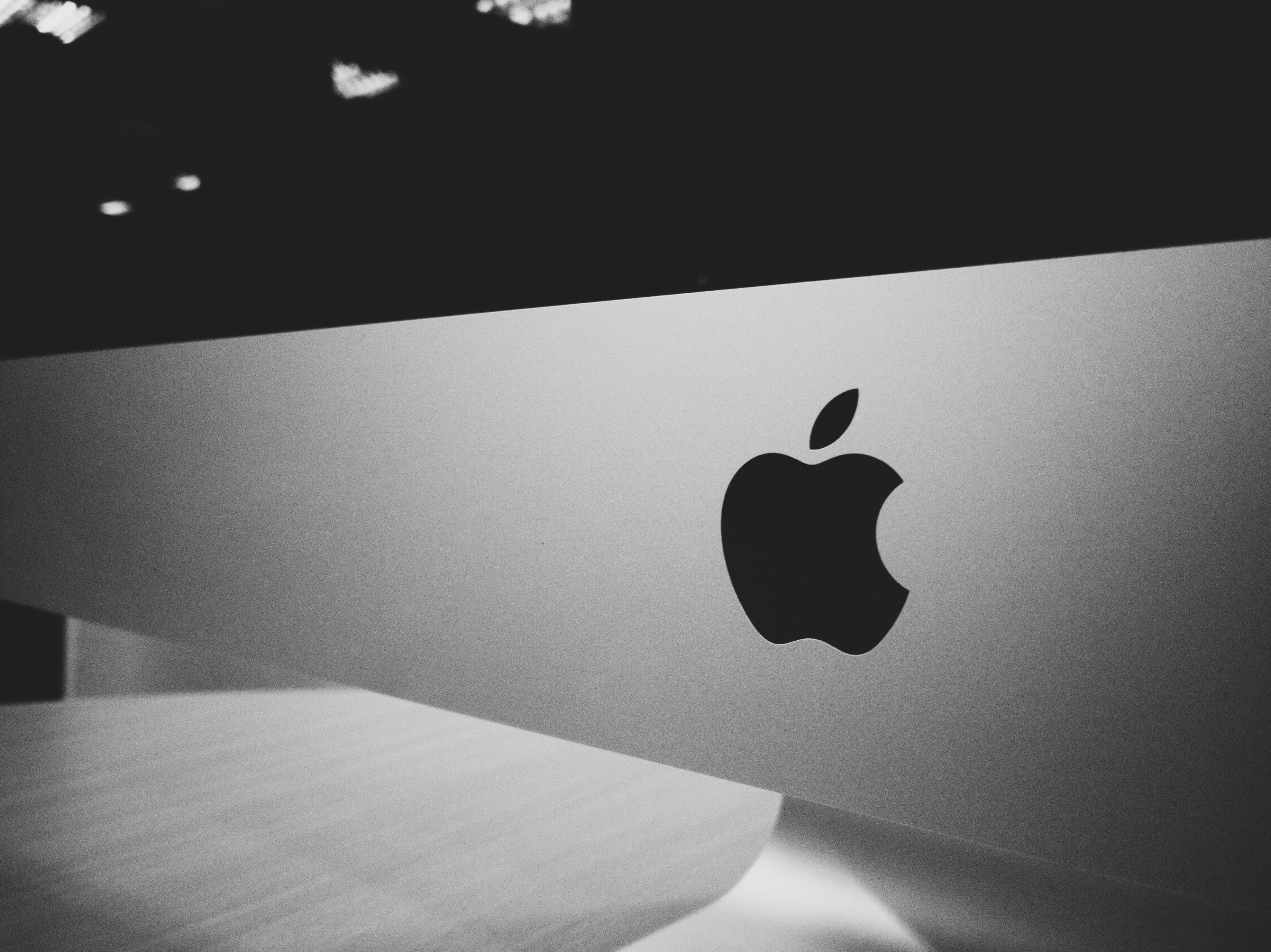 Apple-mur-noir-blanc (1)