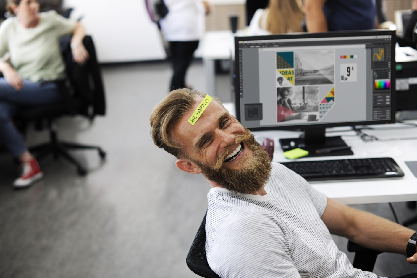 Homme-content-au-travail