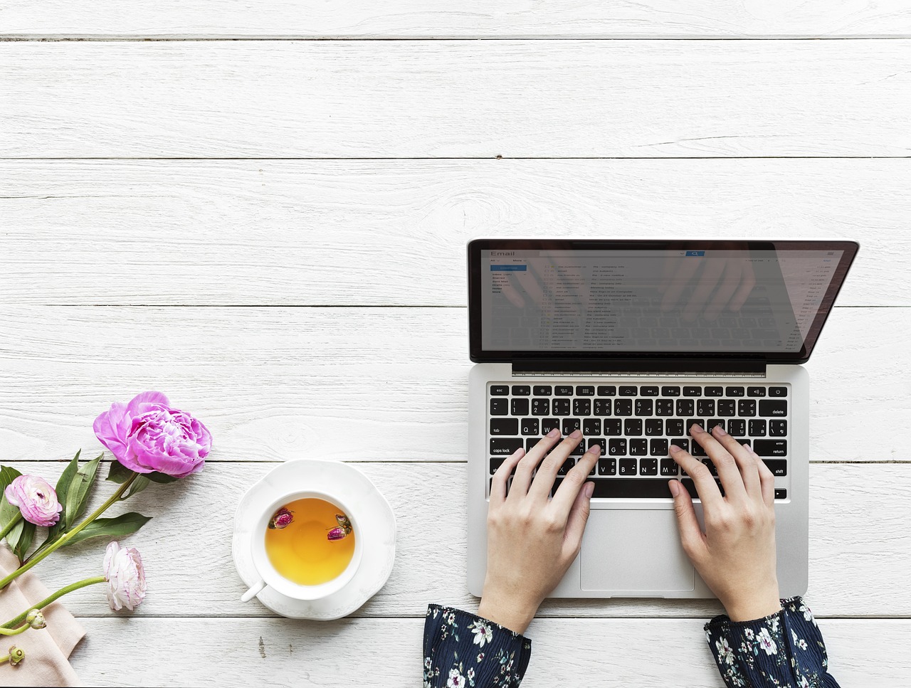 clavier-ordi-avec-fleur