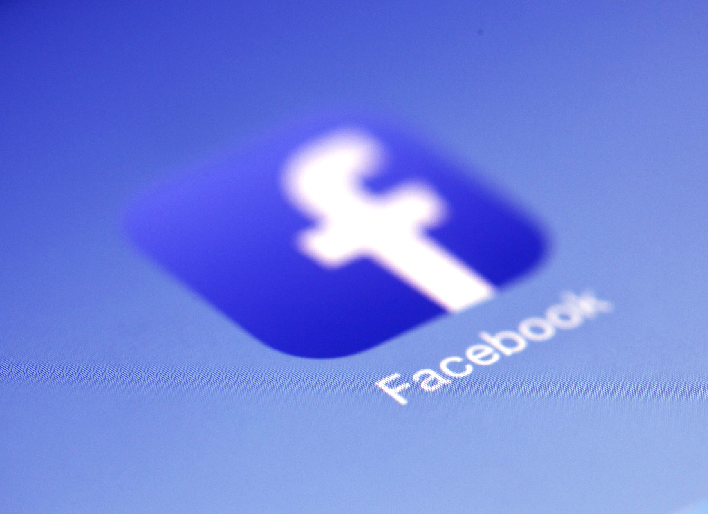 facebook-logo-flou