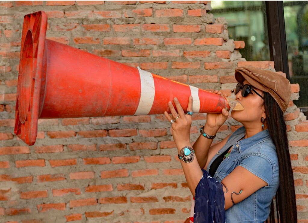 megaphone-femme