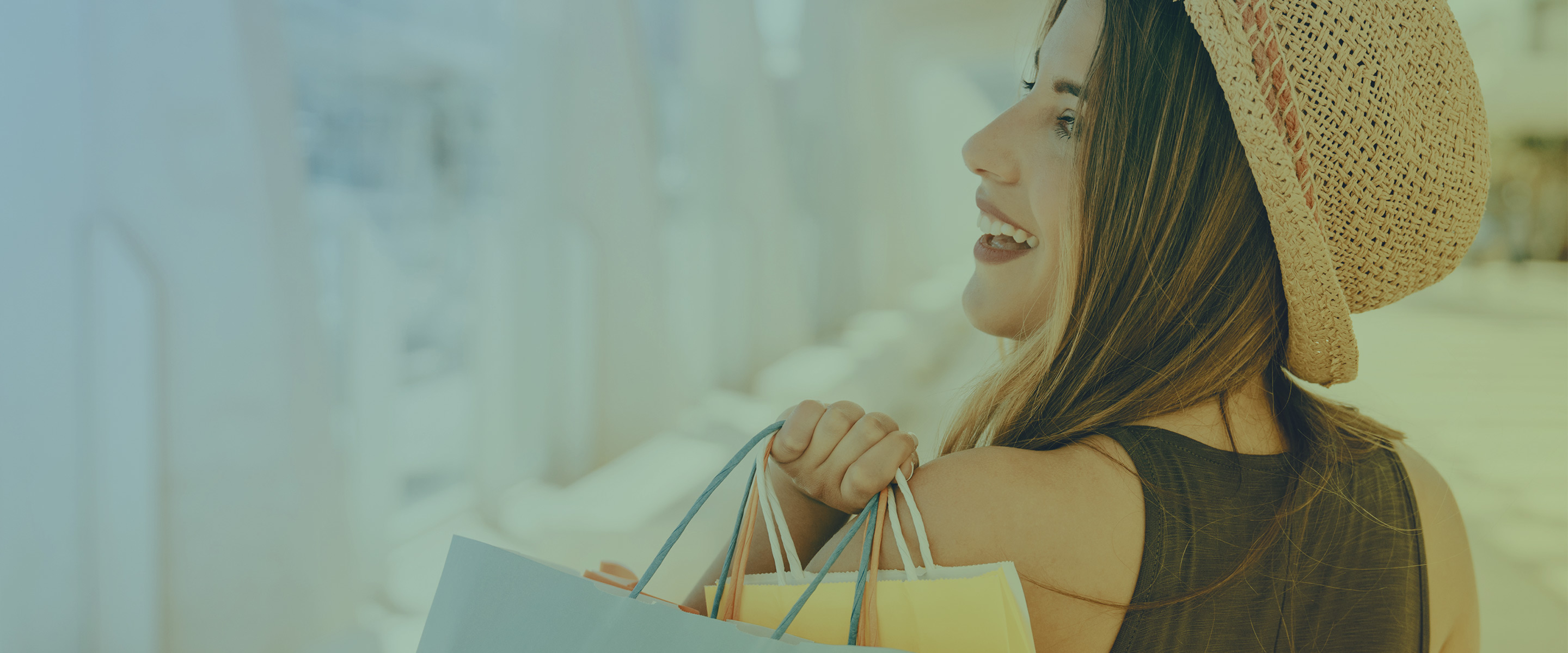 mujer-sombrero-compras-shopping