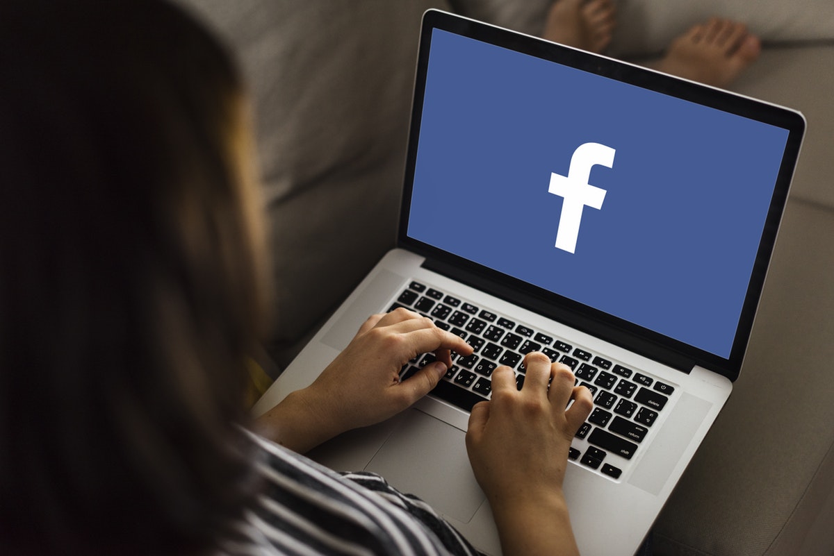 ordinateur-ecran-facebook