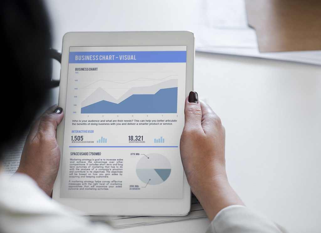 tablet-graficas-datos-manos