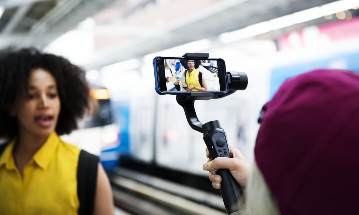 video-femme-metro
