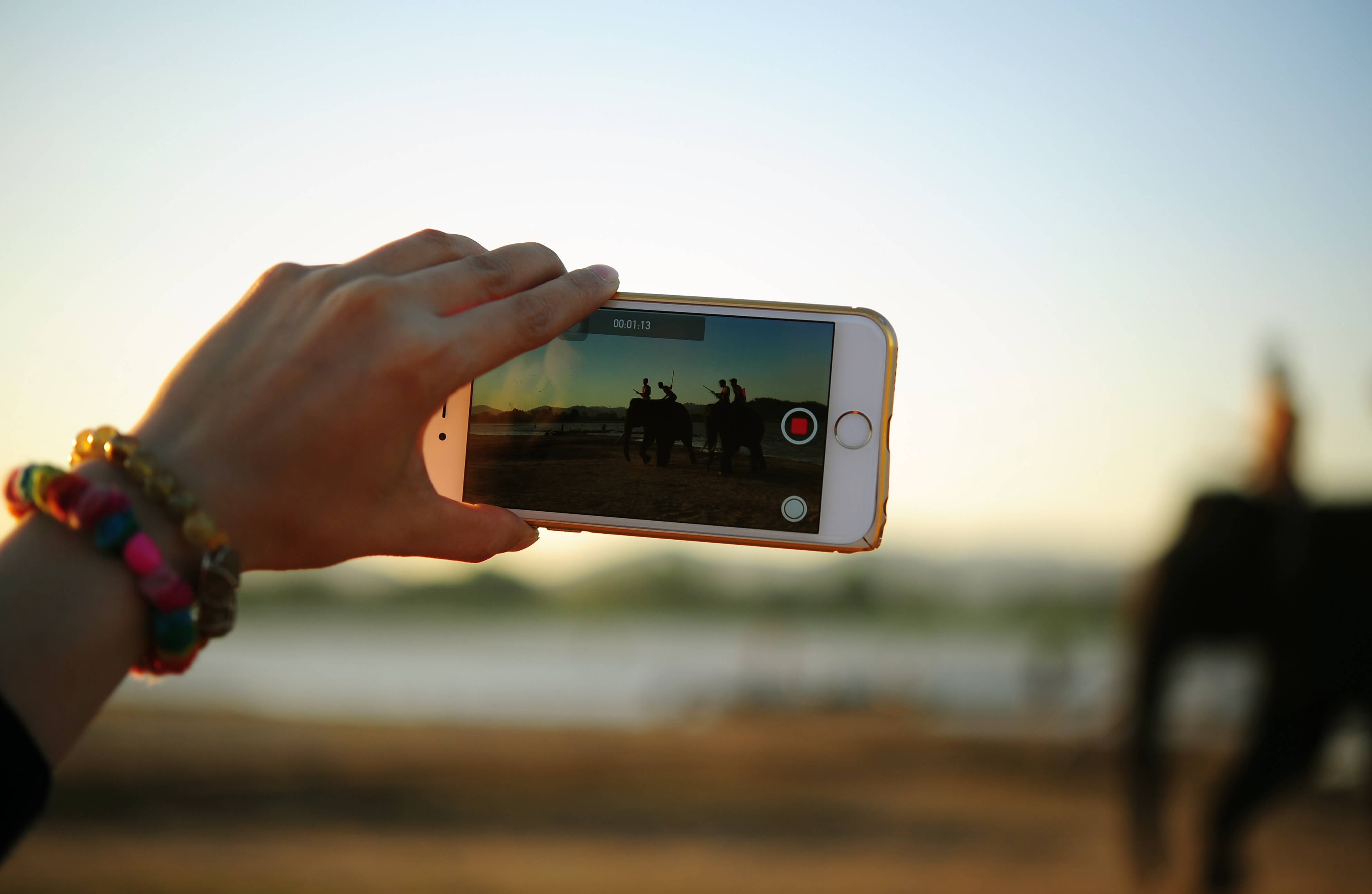 video-smartphone-elephant-2