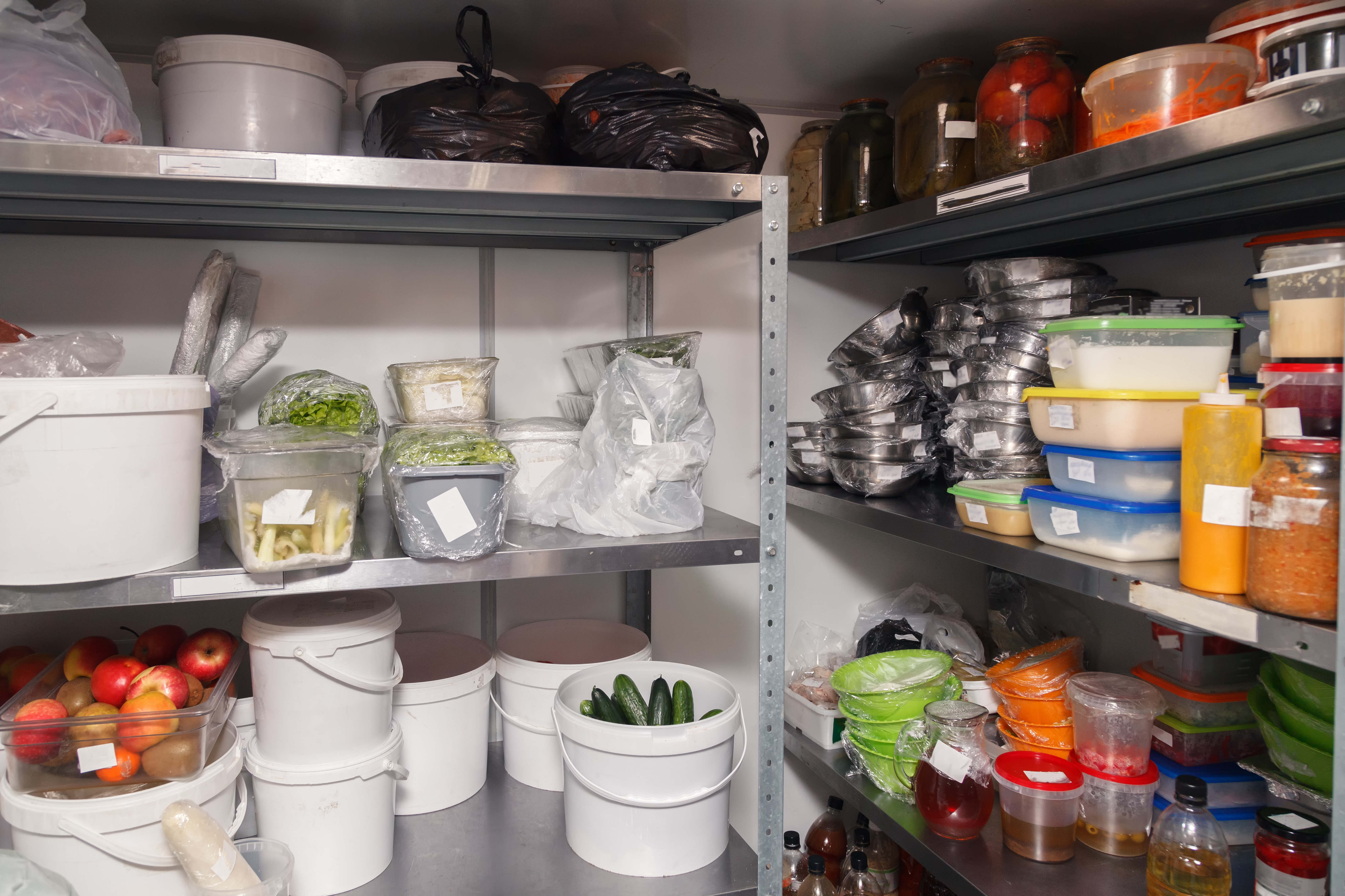 Cómo mejorar el almacenamiento de alimentos en un restaurante