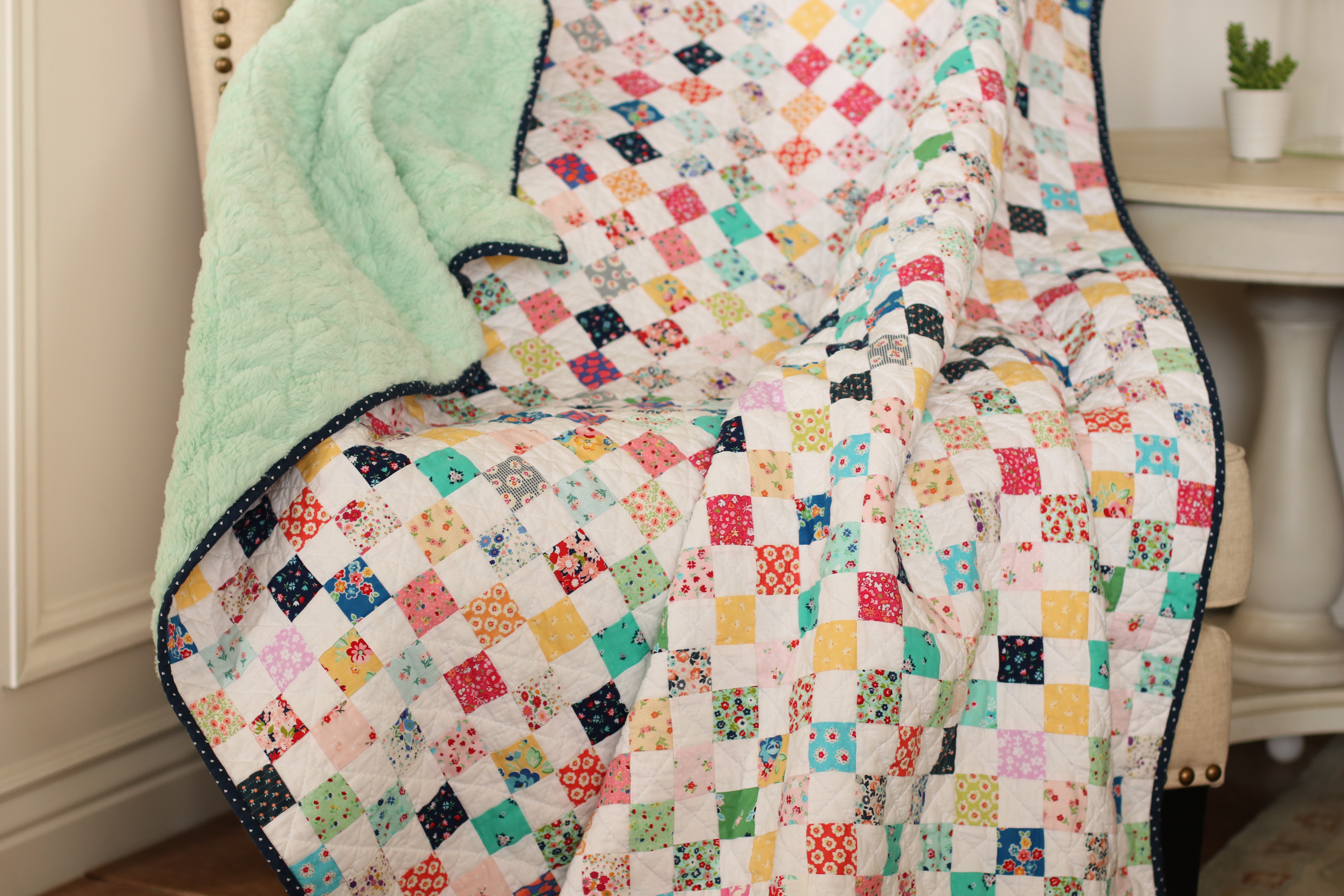 https://cdn2.hubspot.net/hubfs/6407193/Imported_Blog_Media/Quilt-Story-Cuddle-quilt-with-pieced-cotton-front-and-Luxe-Cuddle-Luna-in-Honeydew-for-backing-2.jpg