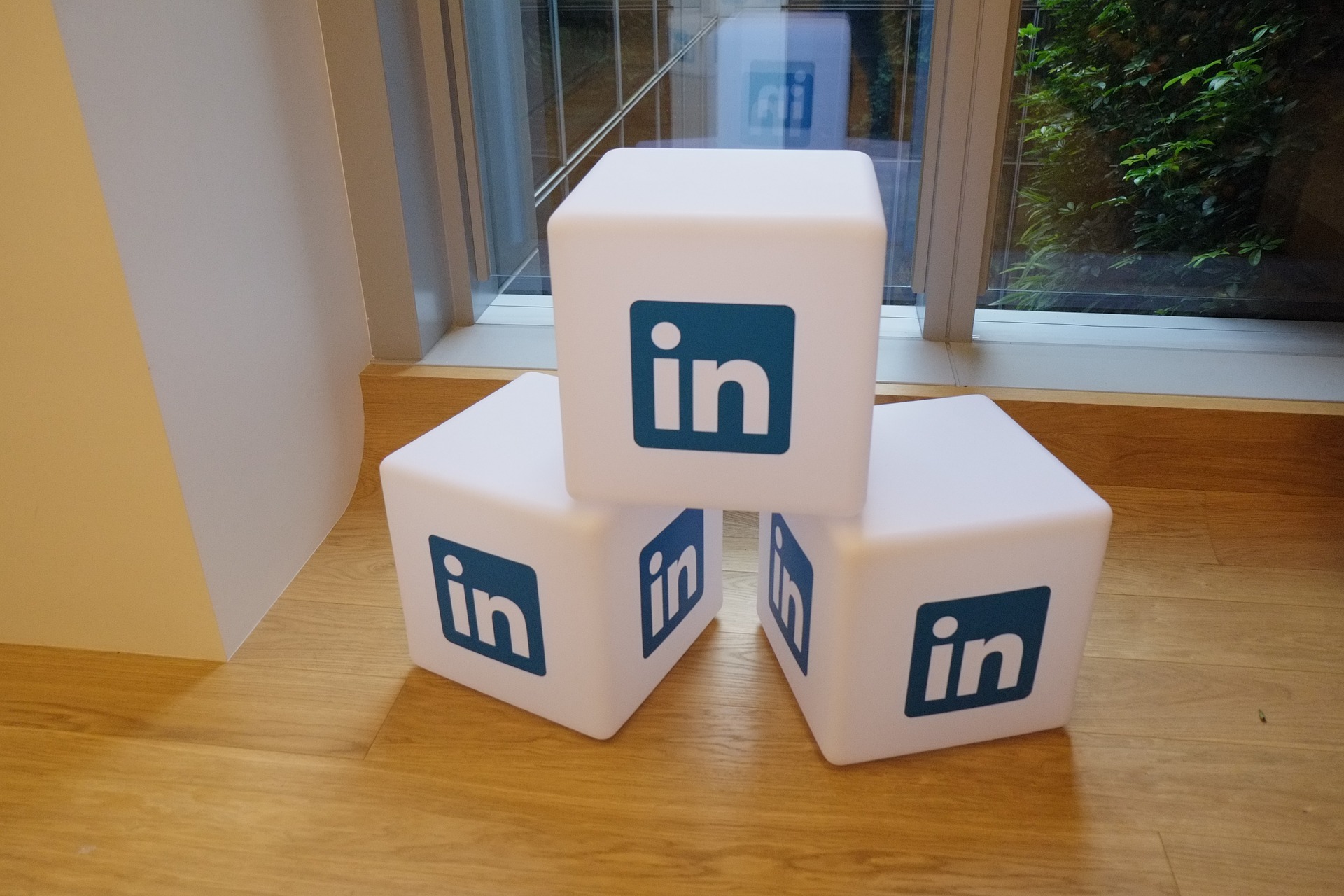 linkedin-cubes-social-media