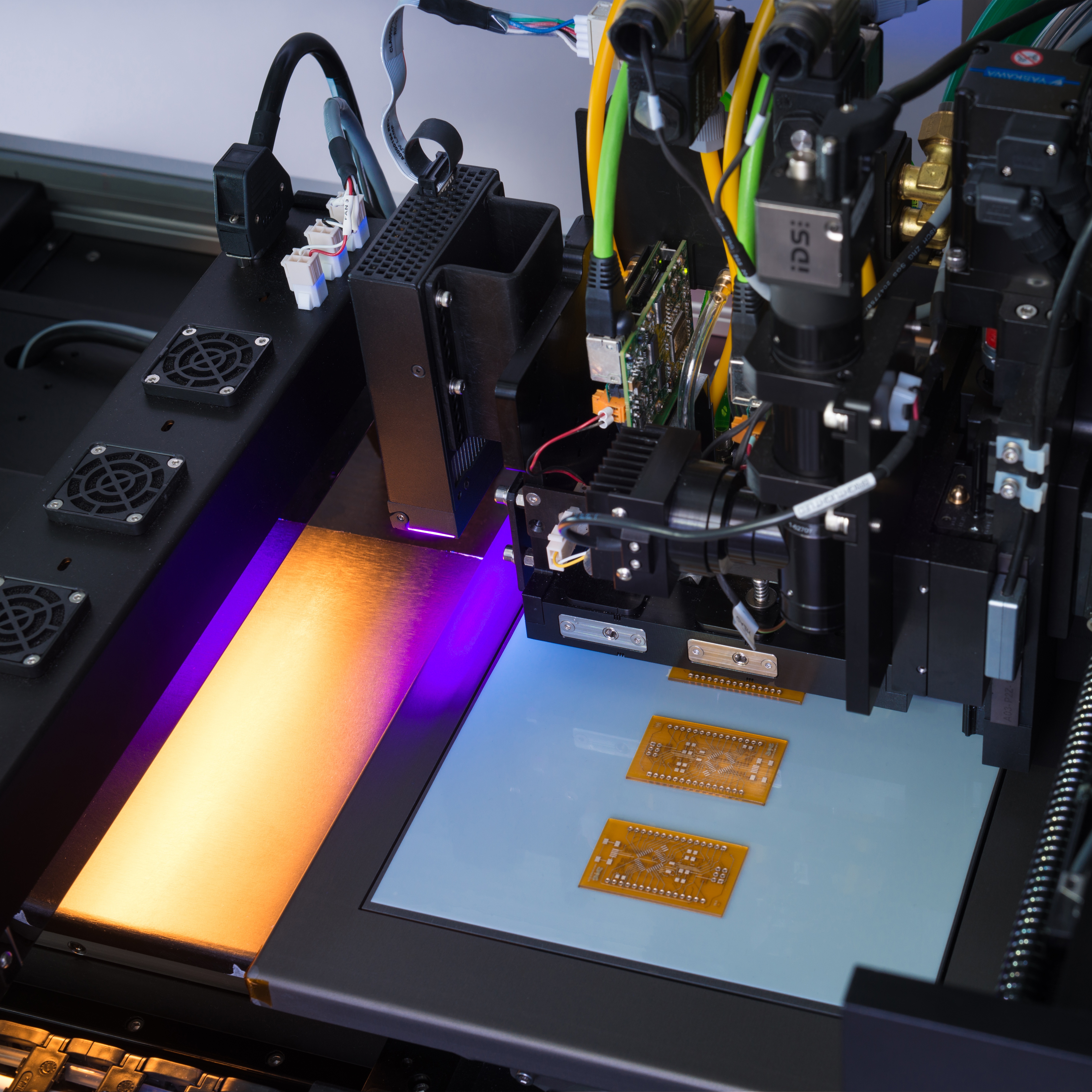 The DragonFly Pro uses inkjet additive manufacturing technology to 3D print PCBs.